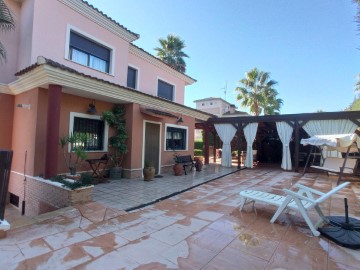 House 3 Bedrooms in La Yedra