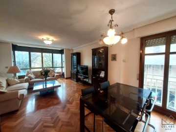 Apartment 3 Bedrooms in Santa Bárbara