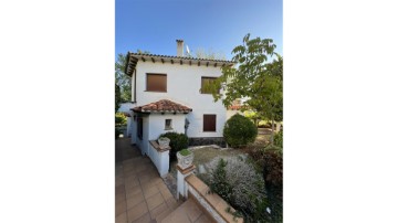 House 4 Bedrooms in Centelles