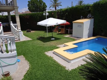 House 4 Bedrooms in Gines