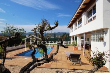 House 3 Bedrooms in Les Pungoles