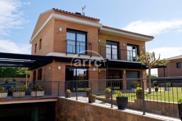 House 5 Bedrooms in Pla de l'Avella