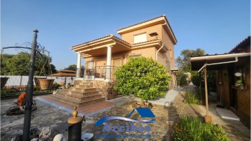 House 4 Bedrooms in Sotoalberche Fuenteromero