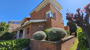 House 4 Bedrooms in Platja de Sant Vicenç