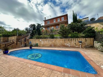 House 5 Bedrooms in Can Nadal