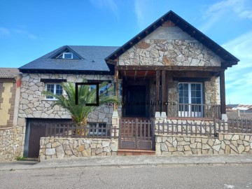 House 5 Bedrooms in La Puebla de Montalbán