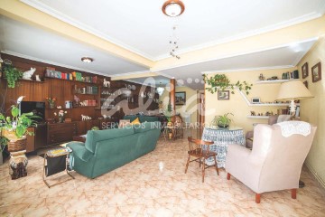 Apartment 4 Bedrooms in Centro - Ayuntamiento