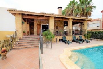 House 5 Bedrooms in Los Palacios