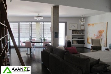 House 4 Bedrooms in Centro - Argentina