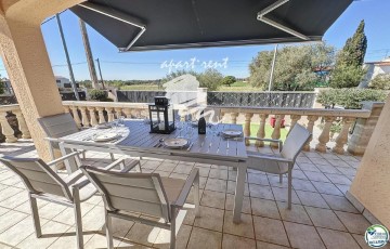 House 4 Bedrooms in Les Garrigues