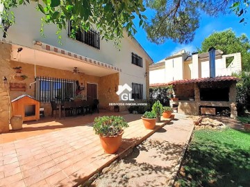 House 5 Bedrooms in Nava de Béjar