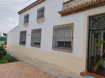 House 4 Bedrooms in Moraleda de Zafayona