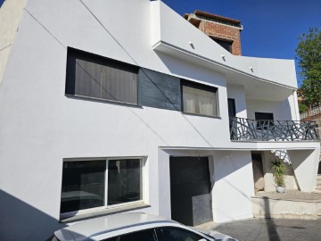 House 3 Bedrooms in Nucli Urbà