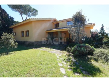 House 4 Bedrooms in Taradell
