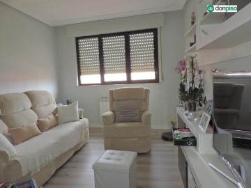 Apartment 2 Bedrooms in Villares de la Reina