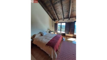 House 4 Bedrooms in Montferrer