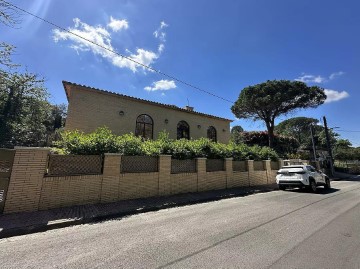 House 4 Bedrooms in Urbanització Can Carbonell