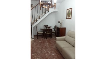 House 3 Bedrooms in Peñaflor