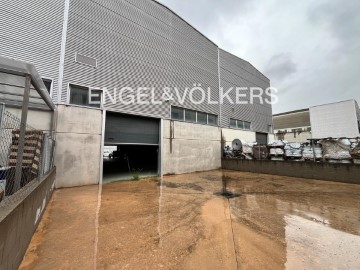 Industrial building / warehouse in Montcada Centro