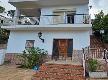 House 5 Bedrooms in El Taio