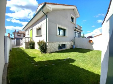 Casa o chalet 4 Habitaciones en Sanchonuño