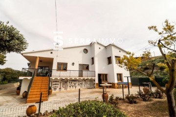 House 5 Bedrooms in Guardiola