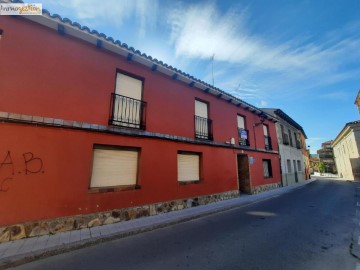 Edificio en Mansilla Mayor