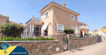 House 3 Bedrooms in Urb. Montes del Palancia