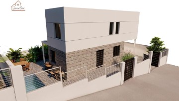 House 3 Bedrooms in Suroeste