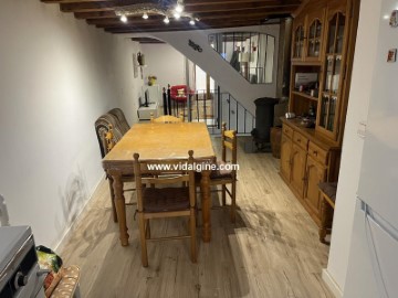 House 4 Bedrooms in Castelló de Farfanya