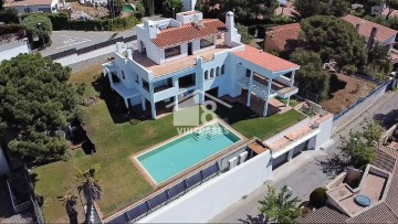House 4 Bedrooms in Canyadell-Villes-Victória