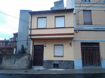 House 3 Bedrooms in Valdeviejas