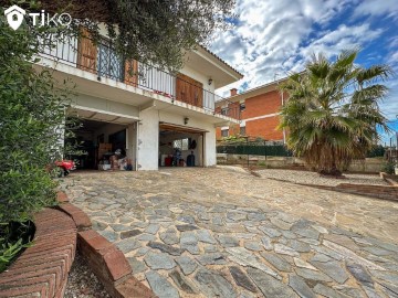 House 4 Bedrooms in El Carrer de Dalt-Pineda (La)-Pla de l'Alzina