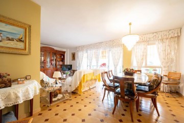 Apartment 4 Bedrooms in Bellresguard-Can Teixidó