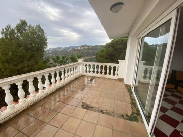 House 6 Bedrooms in Canyelles - Montgoda