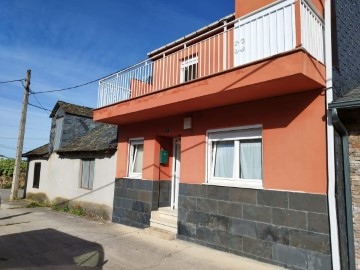 House 2 Bedrooms in Castropodame