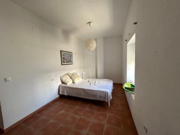 House 4 Bedrooms in Peñaflor