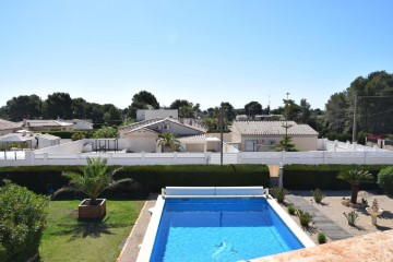 House 4 Bedrooms in Les Tres Cales