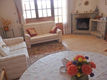 House 3 Bedrooms in Estany