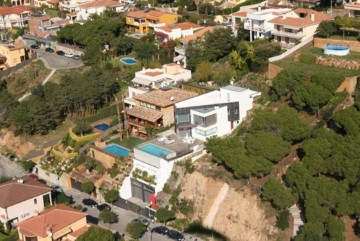 House 4 Bedrooms in Blanes Centre