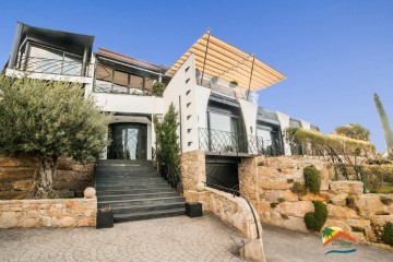 House 6 Bedrooms in Cava