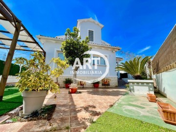 House 4 Bedrooms in El Carme-Sant Agustí-Bonavista