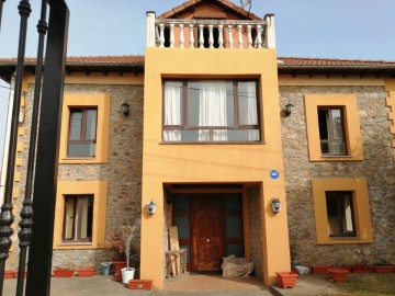House 6 Bedrooms in Galizano