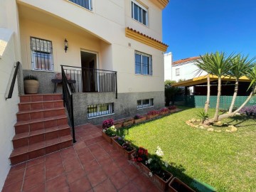 House 5 Bedrooms in Gines