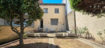 House 2 Bedrooms in Manlleu