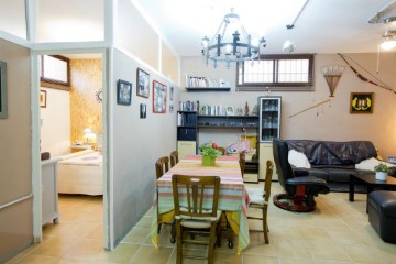 Apartment 1 Bedroom in Castilleja de la Cuesta