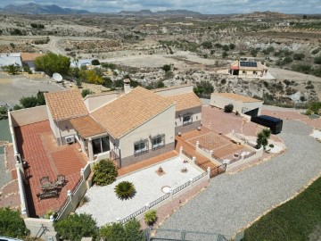 House 3 Bedrooms in Locaiba