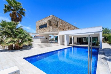 House 5 Bedrooms in La Zubia