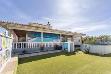 House 4 Bedrooms in Moraleda de Zafayona