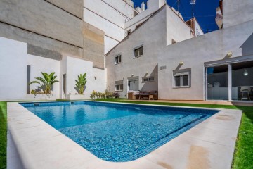 House 6 Bedrooms in Poblats Marítims